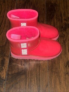 UGG Kids Mini Boot in Bright Pink